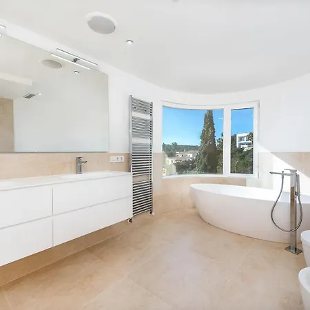 Luxury With Panoramic Sea Views